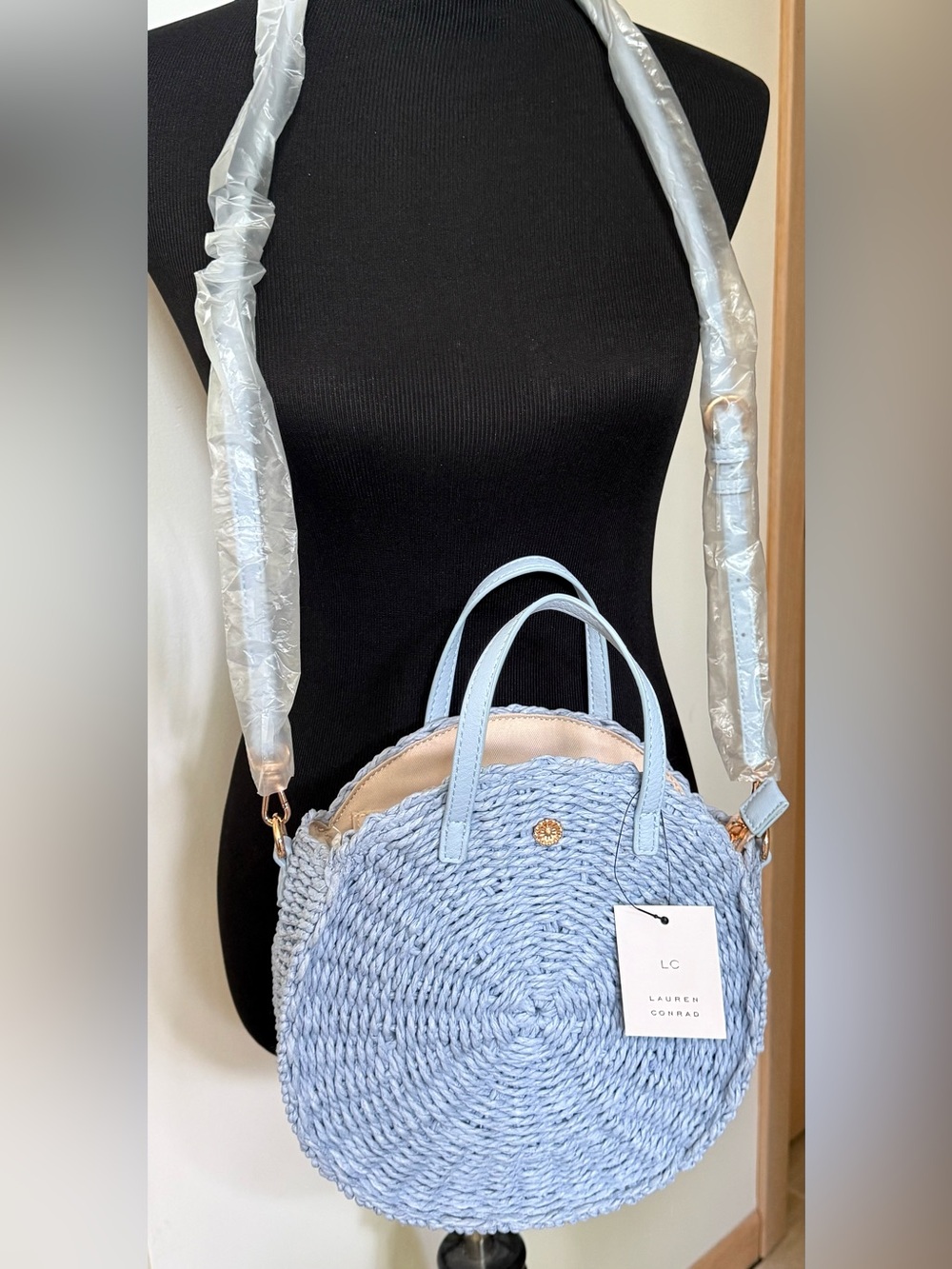 NWT ROUND STRAW HANDBAG